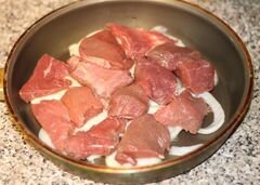 «Мясо по-французски на сковороде» - приготовления блюда - шаг 3
