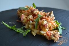 «Салат с консервированной семгой и овощами» - приготовления блюда - шаг 4