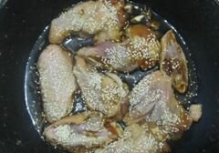 «Пшеничная каша с куриными крылышками» - приготовления блюда - шаг 6