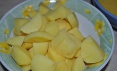 «Суп картофельный из манкой и протертым яйцом» - приготовления блюда - шаг 2