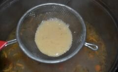 «Суп картофельный из манкой и протертым яйцом» - приготовления блюда - шаг 5