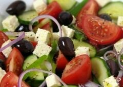 «Греческий салат без перца» - приготовления блюда - шаг 7