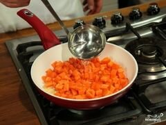 «Морковь тушеная с яблоками» - приготовления блюда - шаг 2