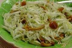 «Салат из пекинской капусты с опятами» - приготовления блюда - шаг 4