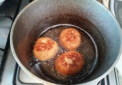 «Картофельные пончики на дрожжевом тесте» - приготовления блюда - шаг 6