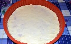 «Пицца на сдобном дрожжевом сладком тесте с ветчиной и колбасой» - приготовления блюда - шаг 2