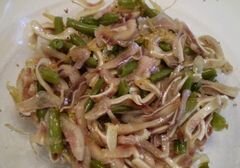 «Салат из стручковой фасоли и свиных ушей» - приготовления блюда - шаг 6