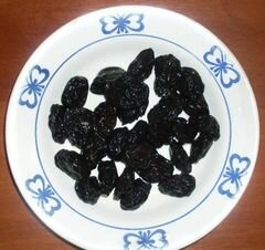 «"Мини-булочки с черносливом, грецким орехом и кунжутом"» - приготовления блюда - шаг 5