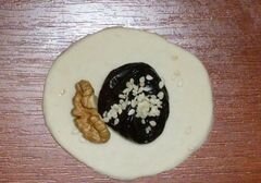 «"Мини-булочки с черносливом, грецким орехом и кунжутом"» - приготовления блюда - шаг 6