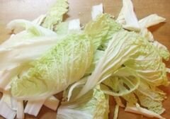 «Тушеная пекинская капуста в сливочном соусе» - приготовления блюда - шаг 1