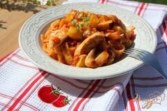 «Лапша с курицей и цукини в томатном соусе» - приготовления блюда - шаг 6