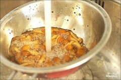 «Спринг-роллы с куриным фаршем и грибами» - приготовления блюда - шаг 4
