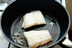 «Рыба под сырной шапочкой» - приготовления блюда - шаг 1