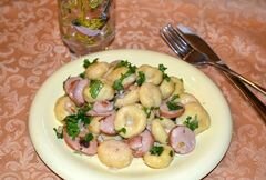 «Клецки картофельные с сосисками в соусе» - приготовления блюда - шаг 10