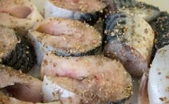 «Соленая скумбрия с кориандром» - приготовления блюда - шаг 4