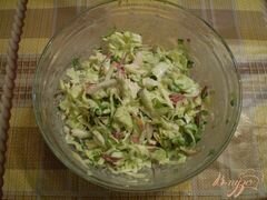 «Овощной салат с яблоком и майонезом» - приготовления блюда - шаг 8