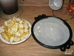 «Шарлотка со сметаной и яблоками» - приготовления блюда - шаг 5