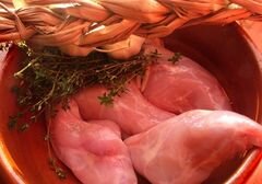 «Кролик, тушенный в пиве с черносливом» - приготовления блюда - шаг 1