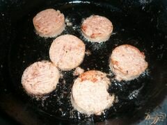 «Яичница с ливерной колбасой» - приготовления блюда - шаг 3
