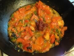 «Паста с сыром сулугуни под базиликово-помидорным соусом» - приготовления блюда - шаг 4