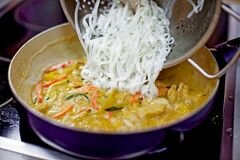 «Азиатская (тайская) лапша с курицей терияки» - приготовления блюда - шаг 2