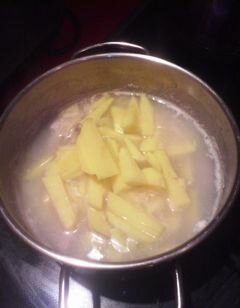 «Картофельно-мясной суп с кетчупом» - приготовления блюда - шаг 4