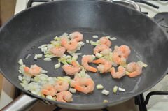 «Омлет с креветками и авокадо» - приготовления блюда - шаг 2