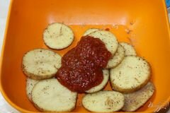 «Картофель запеченный с аджикой и салом» - приготовления блюда - шаг 3