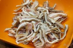 «Маринованные свиные ушки в острой аджике» - приготовления блюда - шаг 2