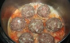 «Тушеные в соусе курино-говяжьи фрикадельки» - приготовления блюда - шаг 10