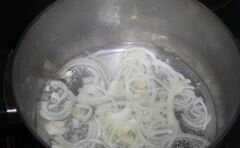 «Тушеные в соусе курино-говяжьи фрикадельки» - приготовления блюда - шаг 7