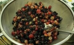 «Морс из клюквы и черноплодной рябины "Эликсир здоровья"» - приготовления блюда - шаг 3