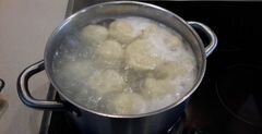 «Картофельный кропкакор под брюсничным соусом» - приготовления блюда - шаг 6