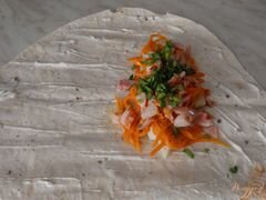«Домашняя шаурма с копченой курицей и корейской морковкой» - приготовления блюда - шаг 6