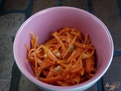 «Салат с корейской морковкой, омлетом и крабовыми палочками» - приготовления блюда - шаг 3
