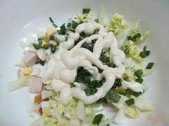 «Салат с копченой курицей и молодой капустой» - приготовления блюда - шаг 3