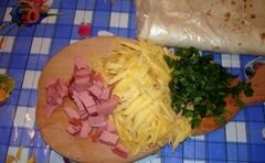 «Лаваш с сыром и колбасой на сковороде» - приготовления блюда - шаг 1