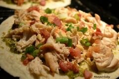 «Кесадилья с курицей, беконом и орешками» - приготовления блюда - шаг 14