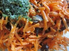 «Морковный салат с черными грибами» - приготовления блюда - шаг 4